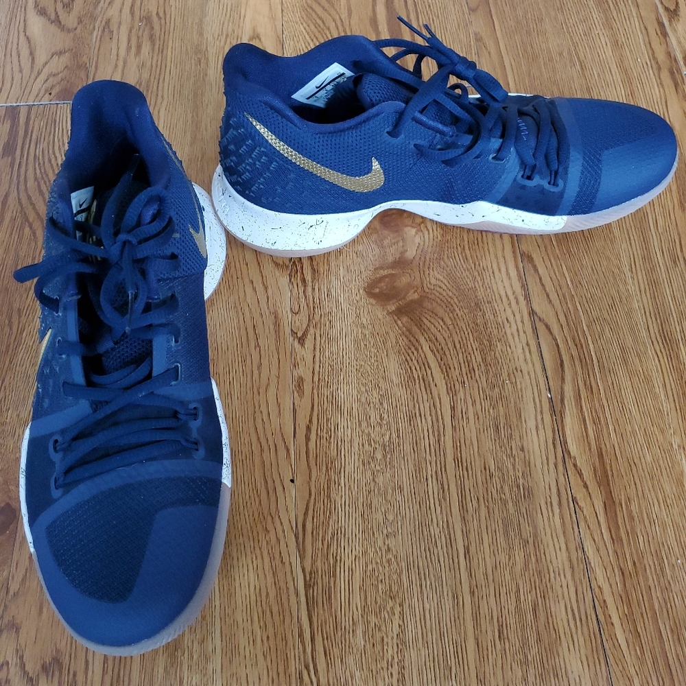 Nike Kyrie 3 Obsidian Gold bball shoes size 9
